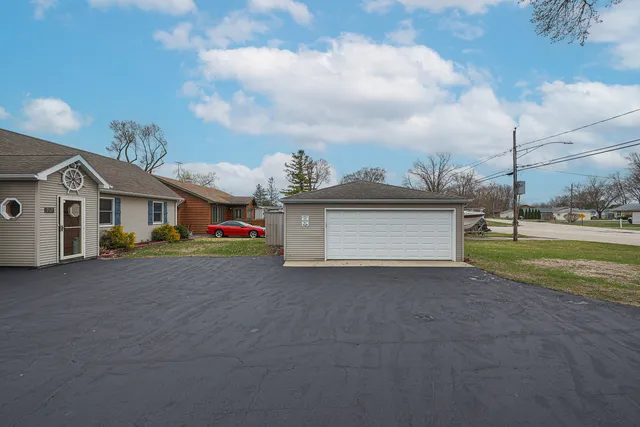 $474,000 | 707 Kingston Boulevard, McHenry, IL 60050