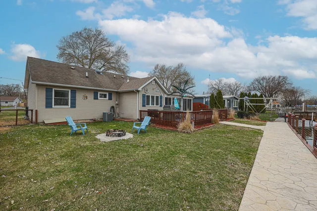 $474,000 | 707 Kingston Boulevard, McHenry, IL 60050