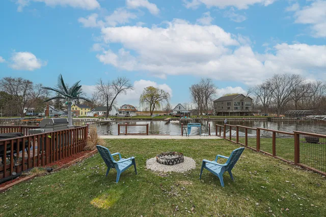 $474,000 | 707 Kingston Boulevard, McHenry, IL 60050