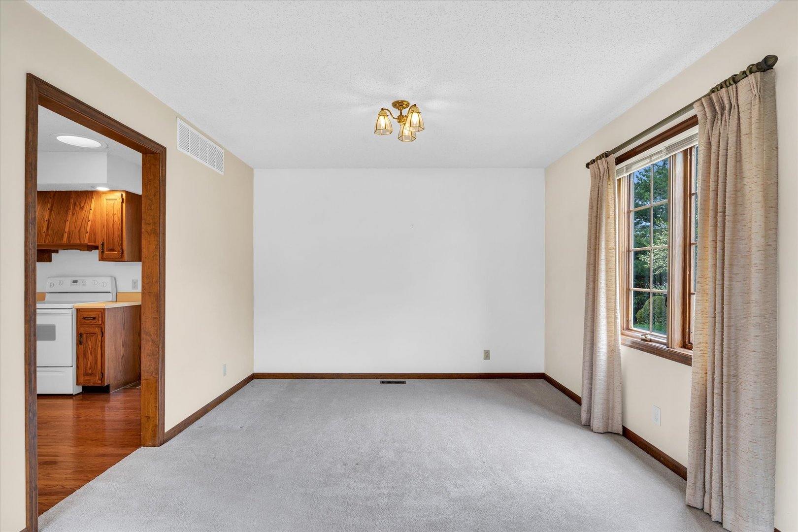 2506 Applewood Road Champaign, IL 61822 - Photo 11 of 36 Gallery Image 11