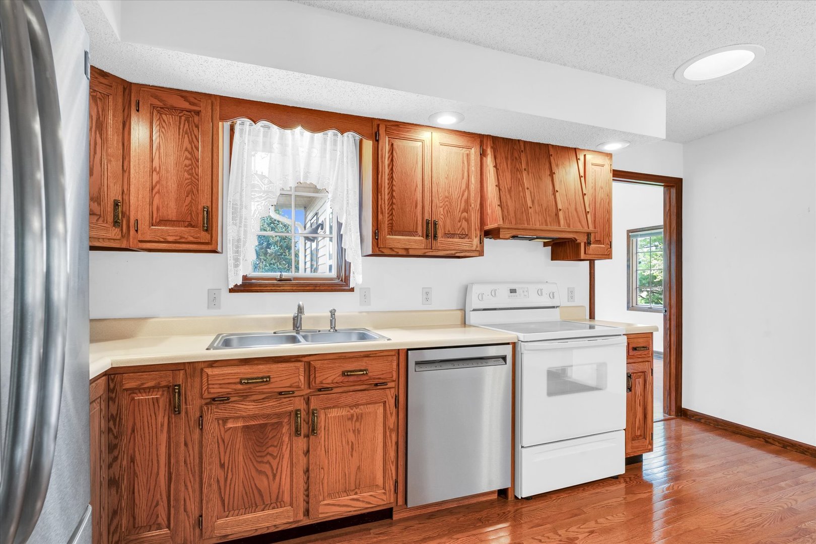 2506 Applewood Road Champaign, IL 61822 - Photo 7 of 36 Gallery Image 7