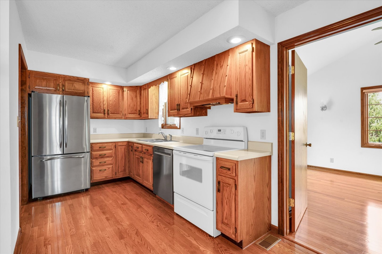 2506 Applewood Road Champaign, IL 61822 - Photo 8 of 36 Gallery Image 8