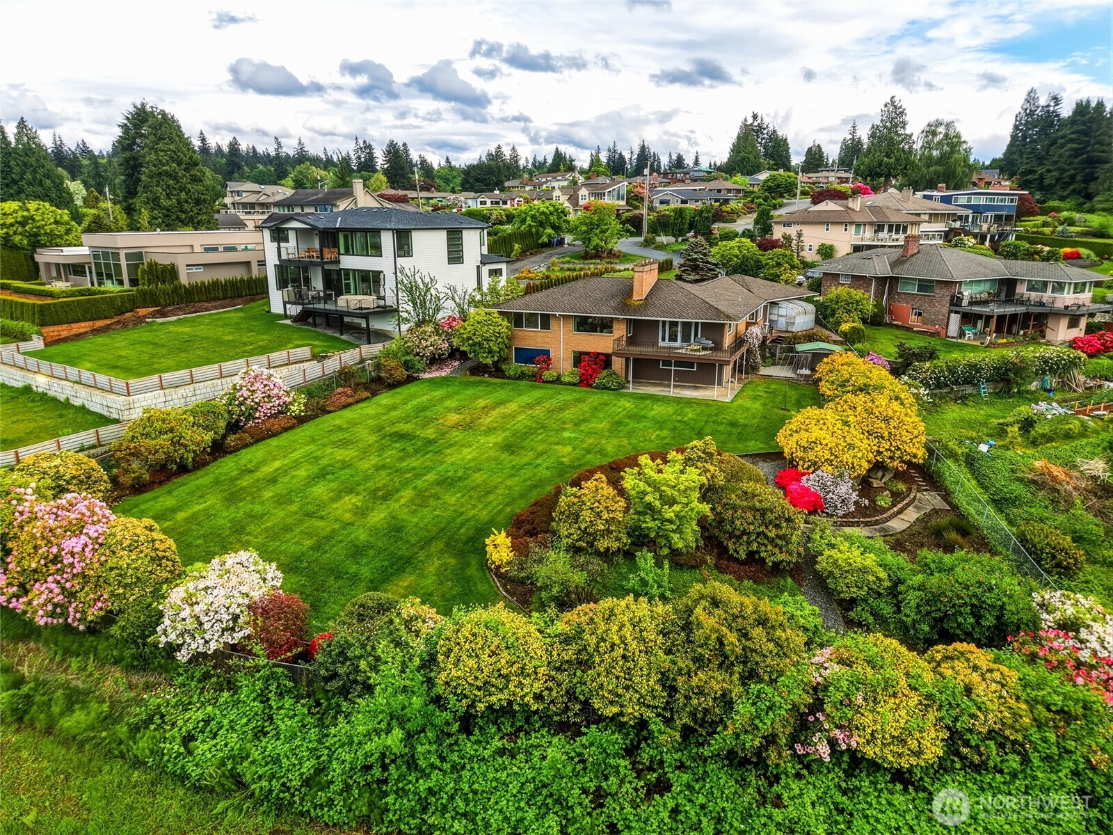 531 View Ridge Drive Everett, WA 98203 - Photo 4 of 39 Gallery Image 4