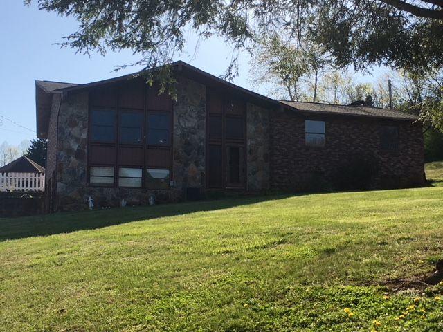 218 Woolsey Road Harriman, TN 37748 - Photo 1 of 17 Front