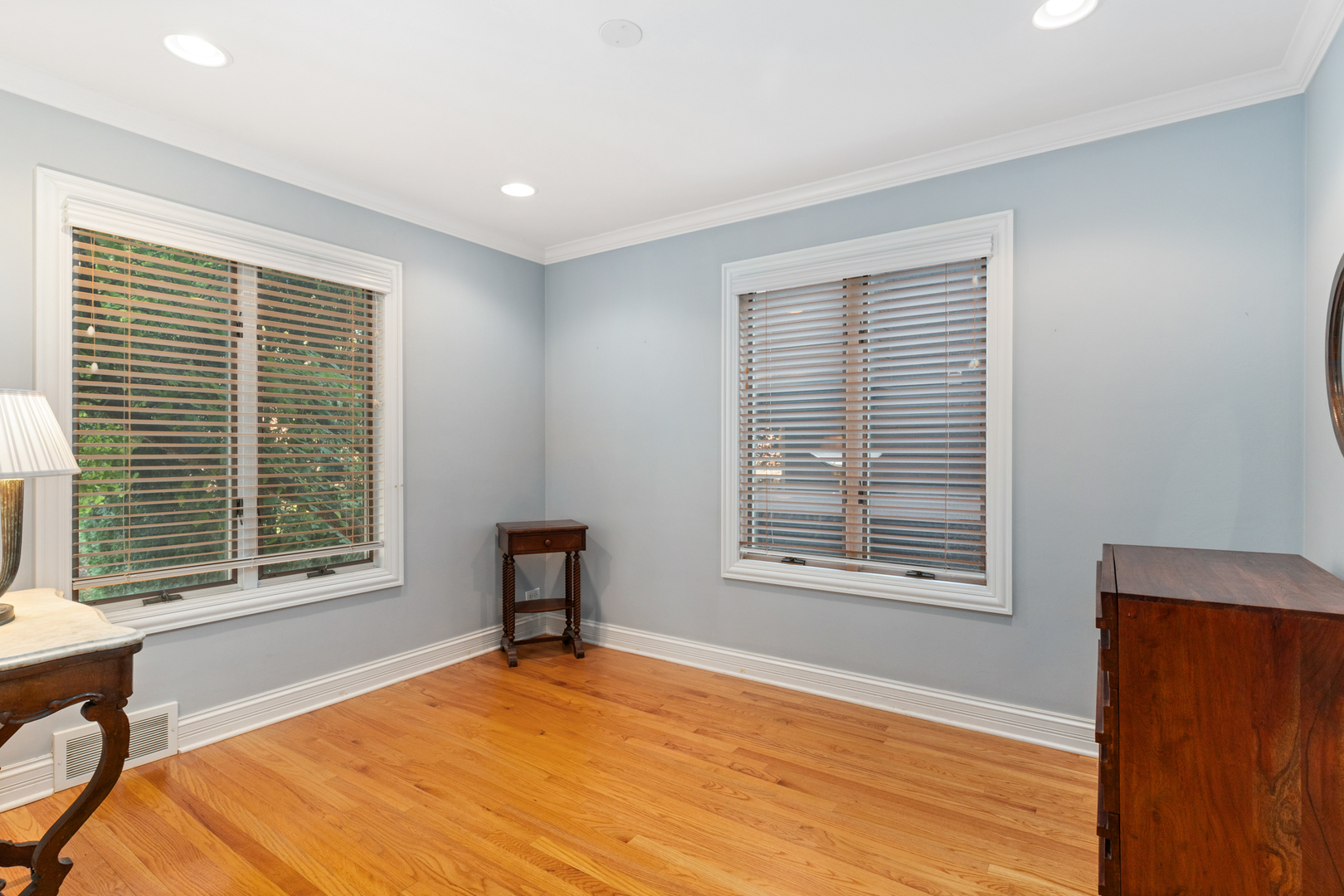 424 Willow Street Itasca, IL 60143 - Photo 16 of 47 a view of an empty room with a window