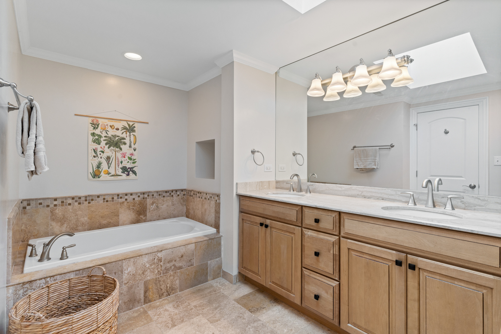 424 Willow Street Itasca, IL 60143 - Photo 22 of 47 a bathroom with a tub a double vanity sink and mirror