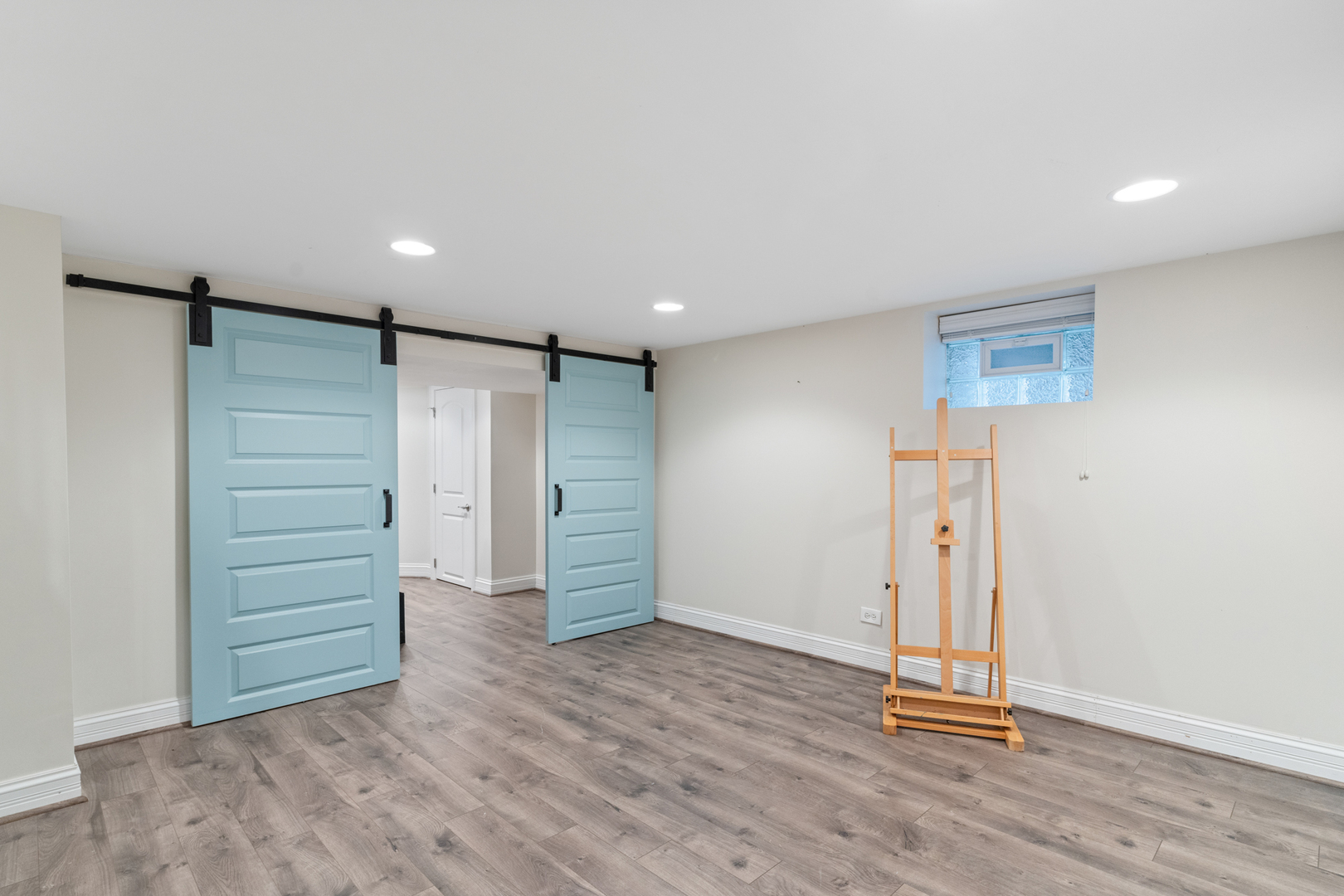424 Willow Street Itasca, IL 60143 - Photo 25 of 47 a view of room with walk in closet