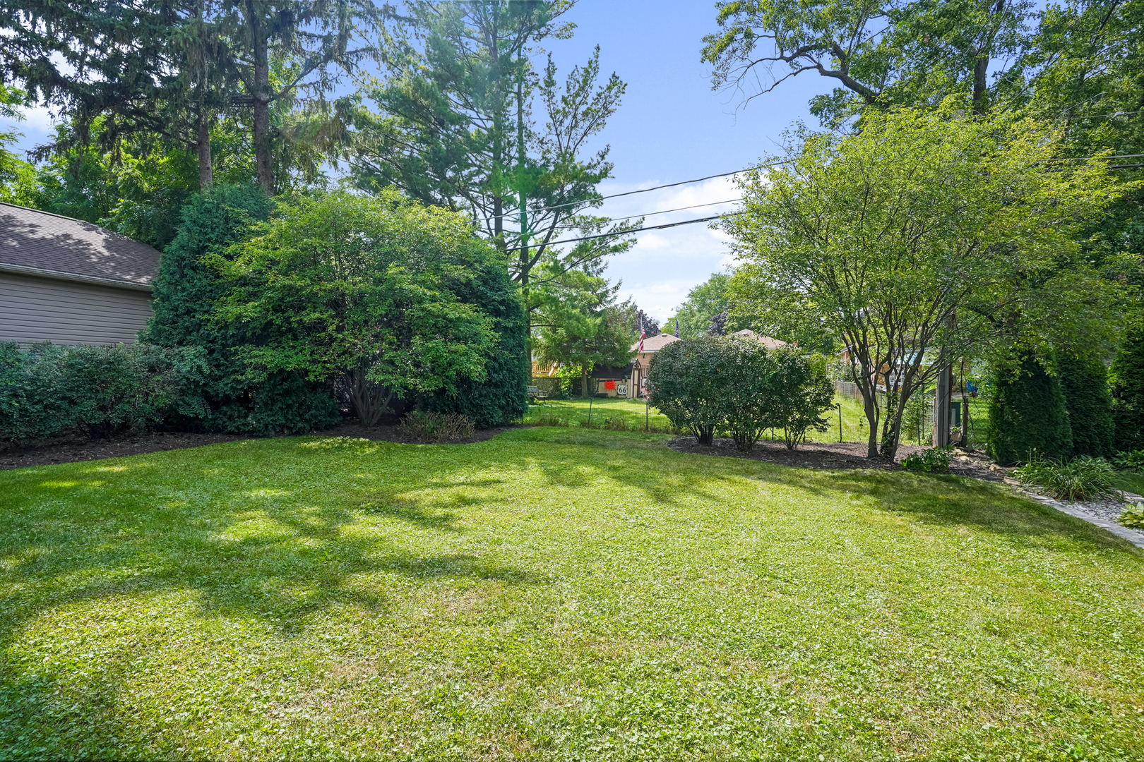 424 Willow Street Itasca, IL 60143 - Photo 34 of 47 a view of a backyard with a garden