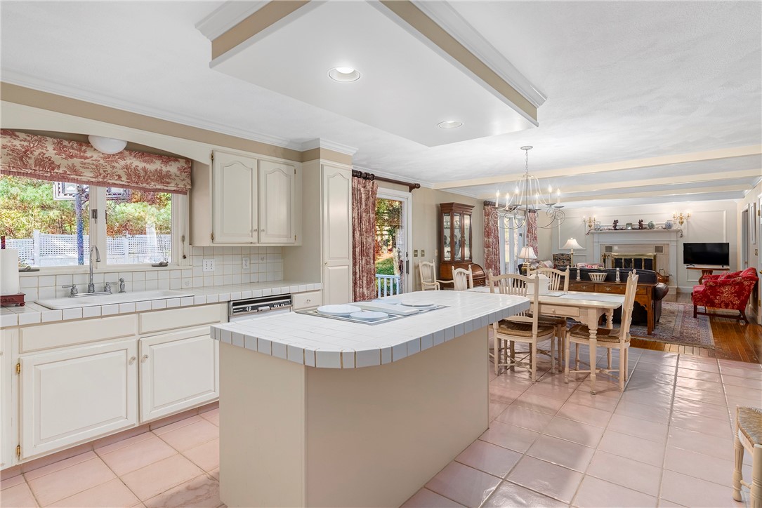 425 Trimtown Road Scituate, RI 02857 - Photo 15 of 38