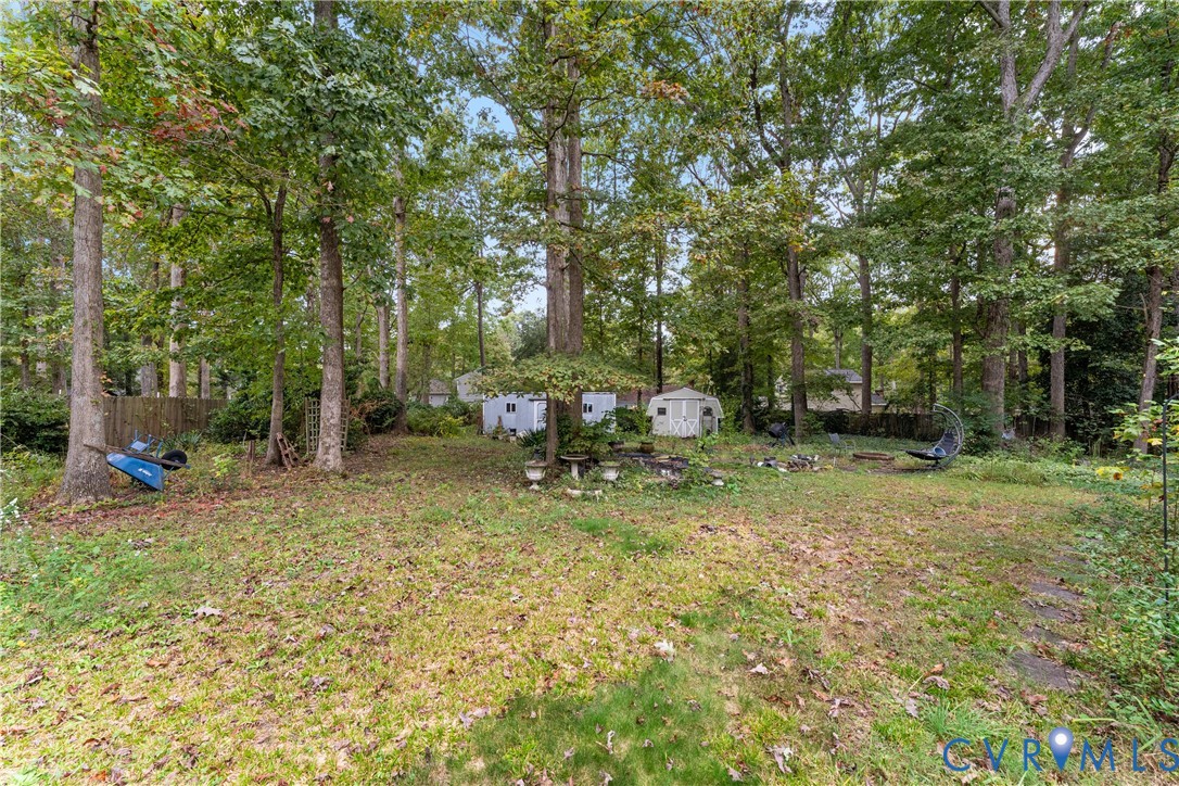 10709 Solaris Court Chesterfield, VA 23832 - Photo 32 of 34 a backyard of a house with table and chairs