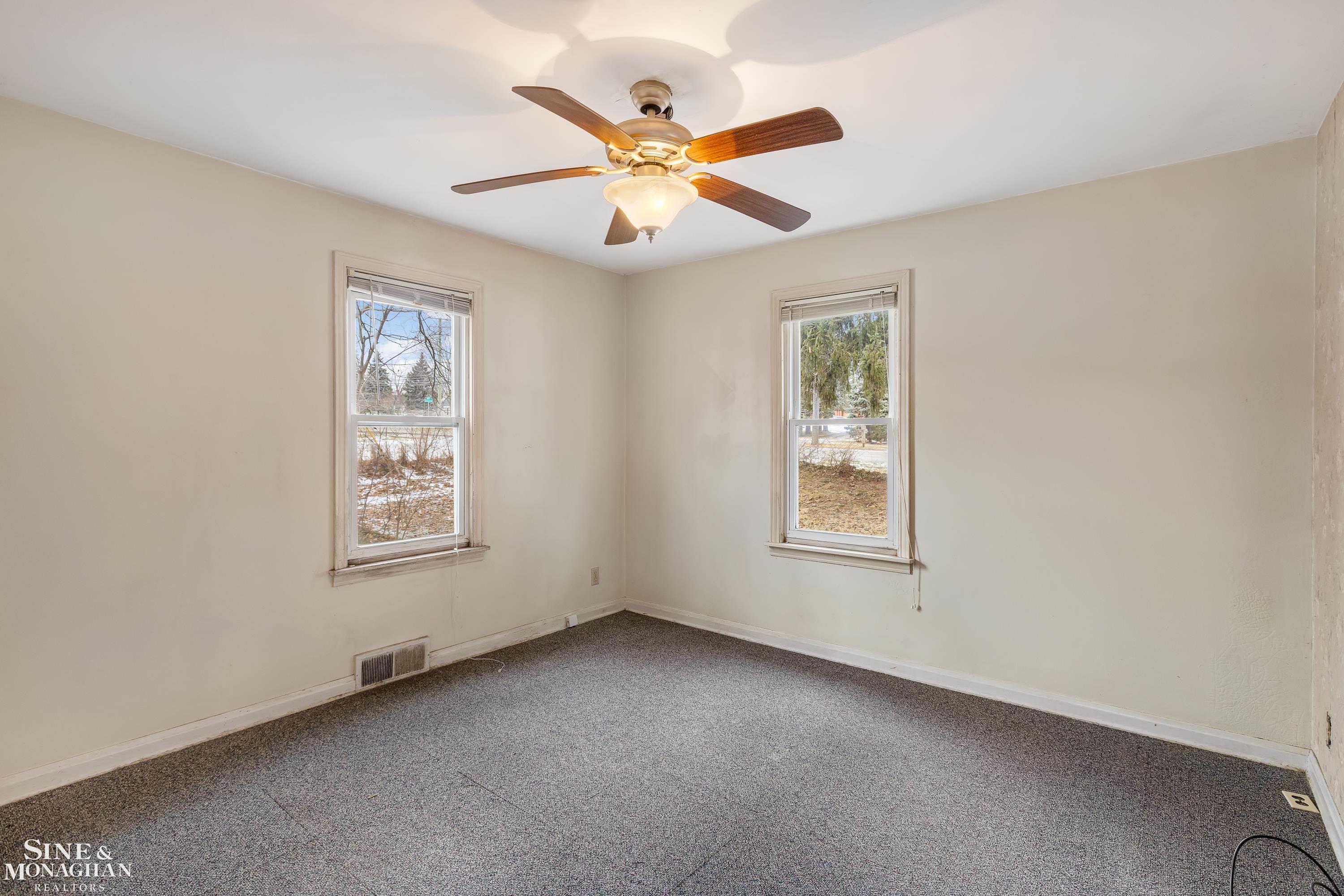 532 East Avon Road Rochester, MI 48307 - Photo 19 of 39 50166275-35a95d8f-e888-4cab-87b1-043c7757341e.JPG