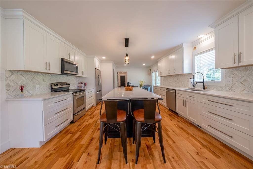 2409 Riverbend Road Jamestown, NC 27282 - Photo 9 of 49