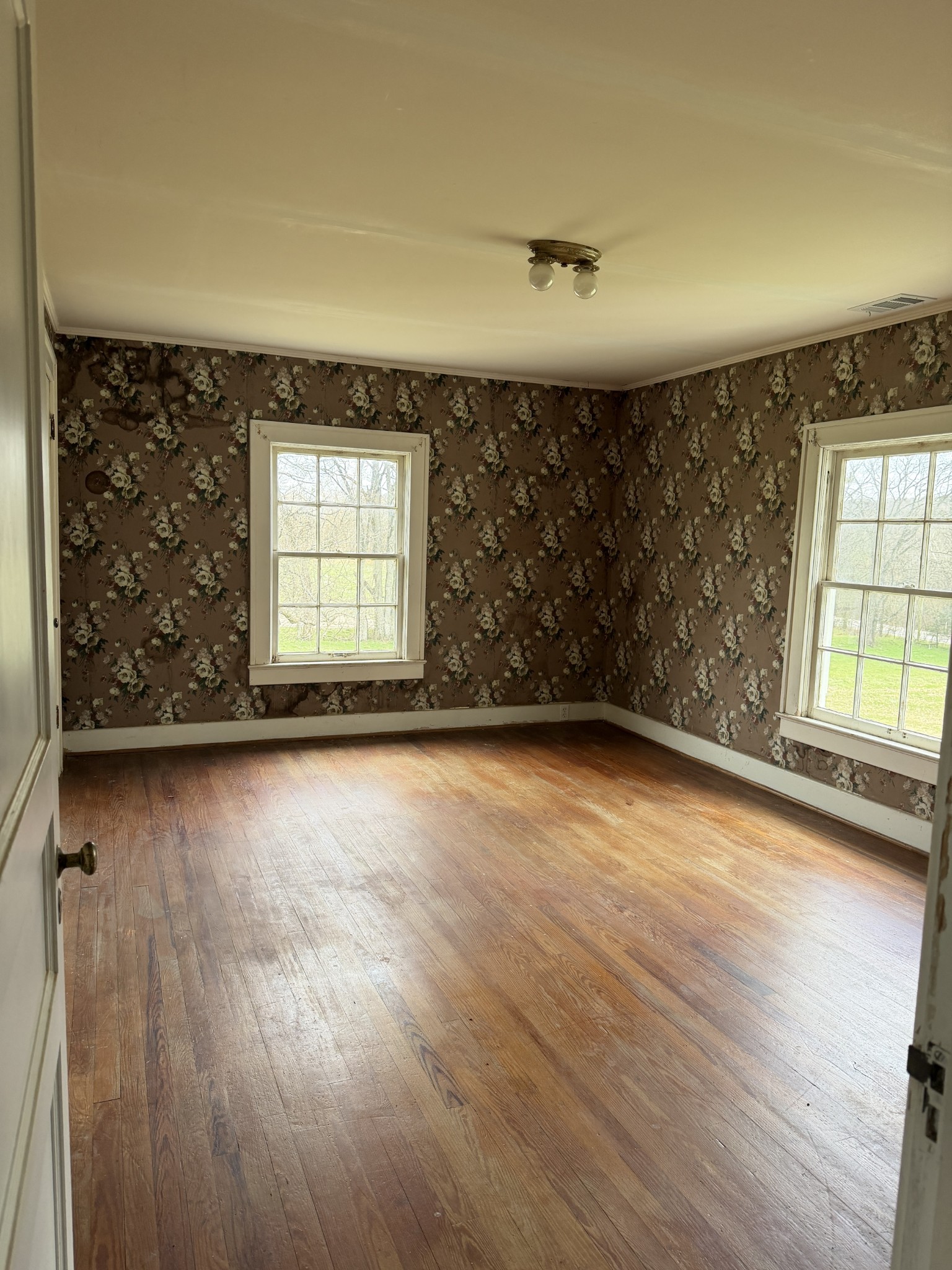 3138 Richmond Road Petersburg, TN 37144 - Photo 10 of 41 an empty room with wooden floor and windows