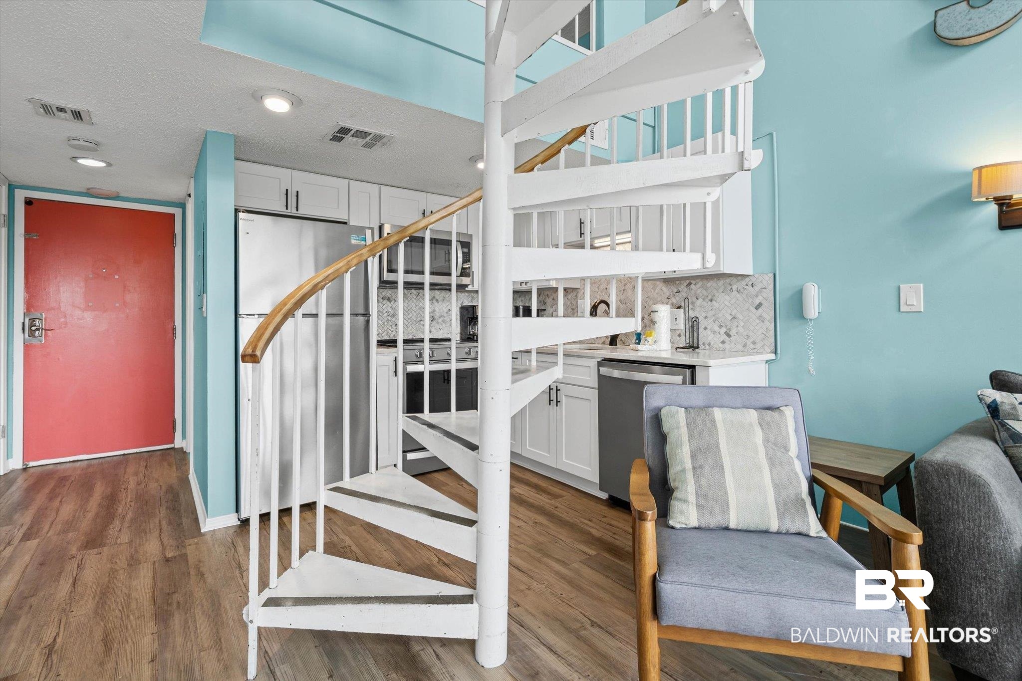 497 Plantation Road, Unit 1370 Gulf Shores, AL 36542 - Photo 15 of 28 Spiral Staircase