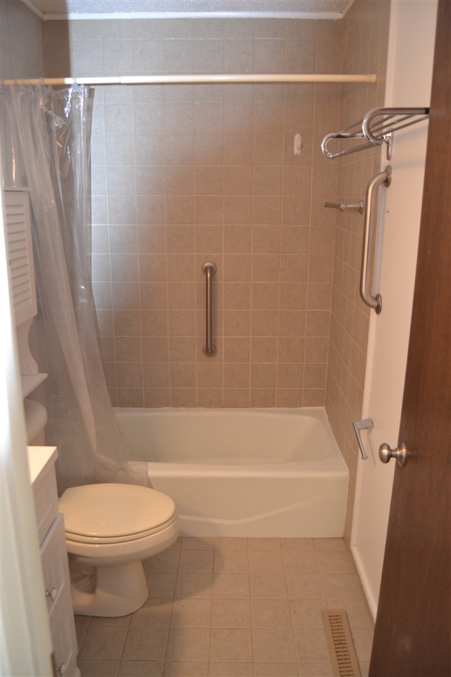 112 Mathison Road South Traverse City, MI 49686 - Photo 13 of 57 1810236-12.JPG