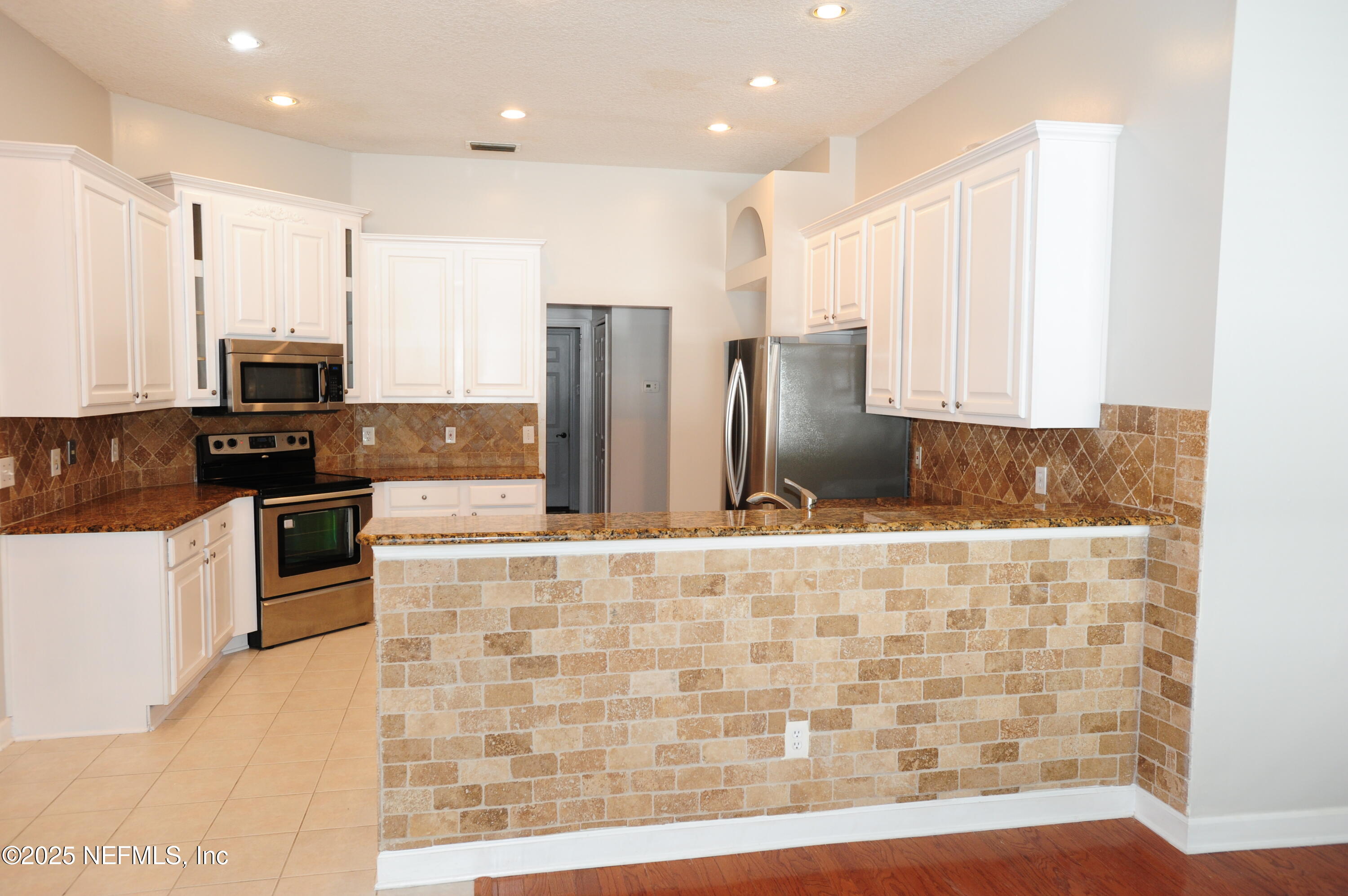 9108 Timberlin Lake Road Jacksonville, FL 32256 - Photo 11 of 37 D7B_3528