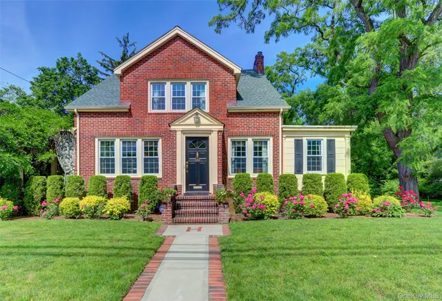 $1,225,000 | 205 Hempstead Avenue, Malverne, NY 11565