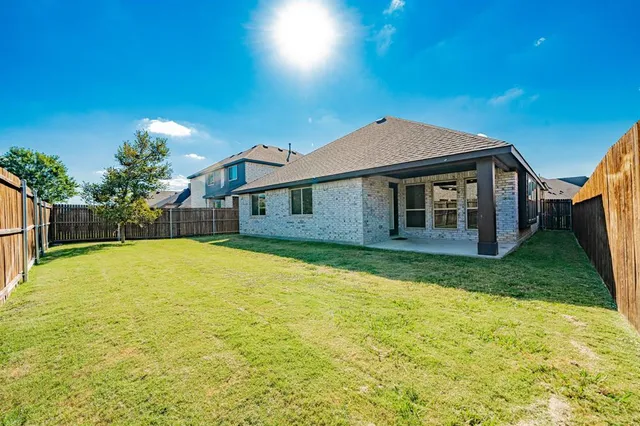 a view of a house with a backyard