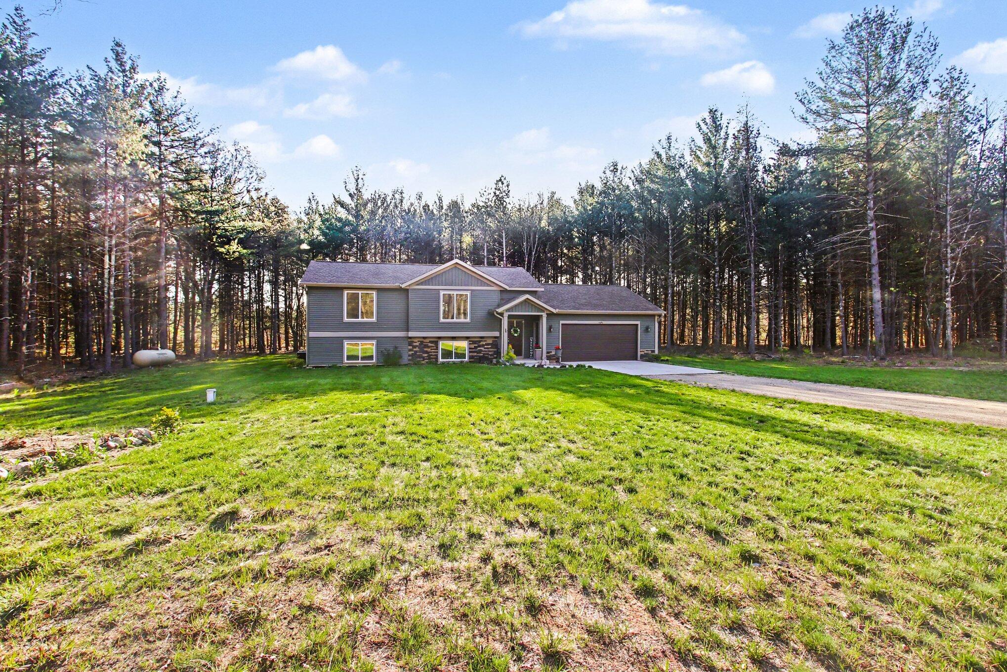 1671 Pineland Path Allegan, MI 49010 - Photo 3 of 33 file_5127 (1)
