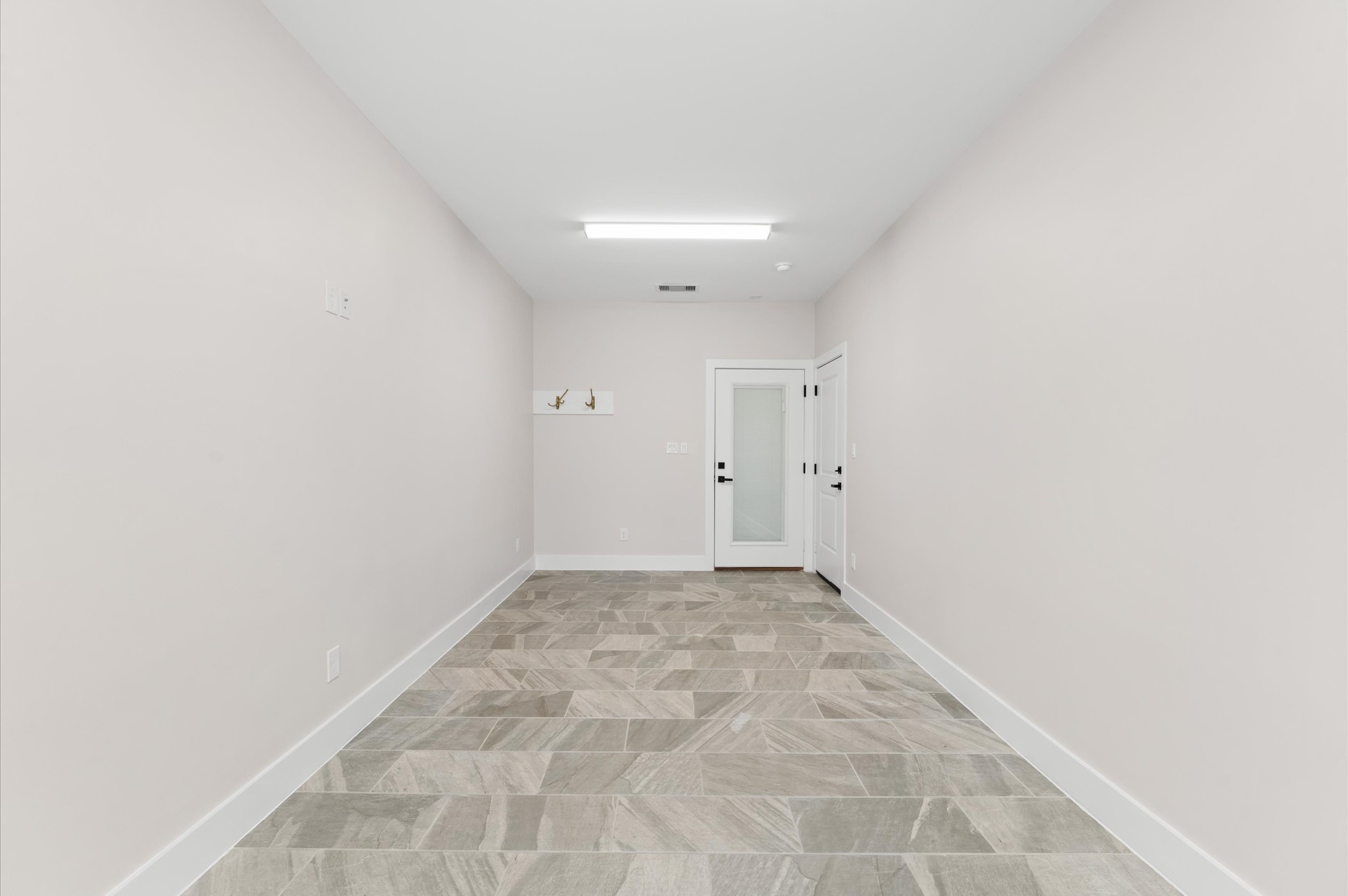 1906 Dismuke Street, Unit B Houston, TX 77023 - Photo 7 of 42 a view of an empty room