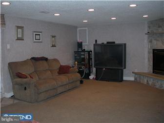 833 Densmore Road Philadelphia, PA 19116 - Photo 5 of 11 Family Room
