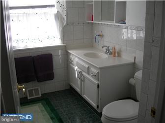 833 Densmore Road Philadelphia, PA 19116 - Photo 7 of 11 Bathroom