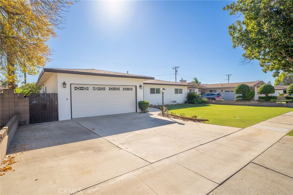 17481 Filbert Street Fontana, CA 92335 - Photo 3 of 37