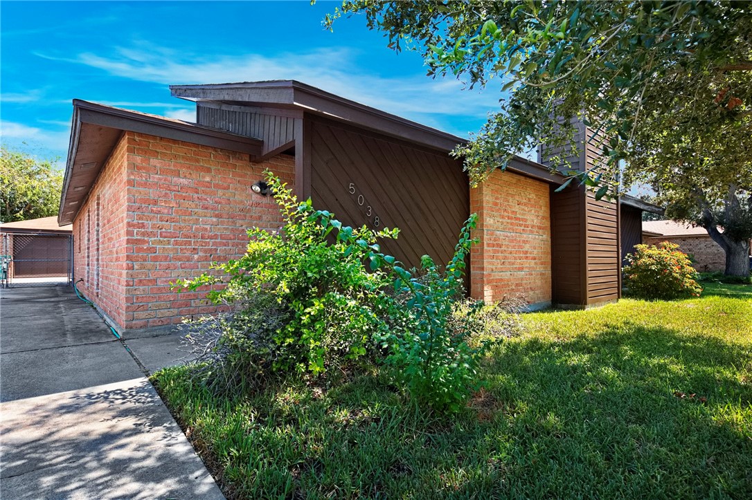 5038 Crestwick Drive Corpus Christi, TX 78413 - Photo 2 of 28 a backyard of a house with lots of green space