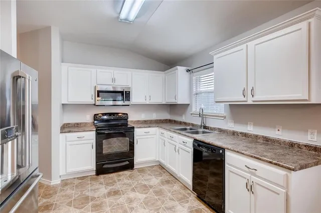 $1,900 | 1408 Portchester Castle Path, Pflugerville, TX 78660