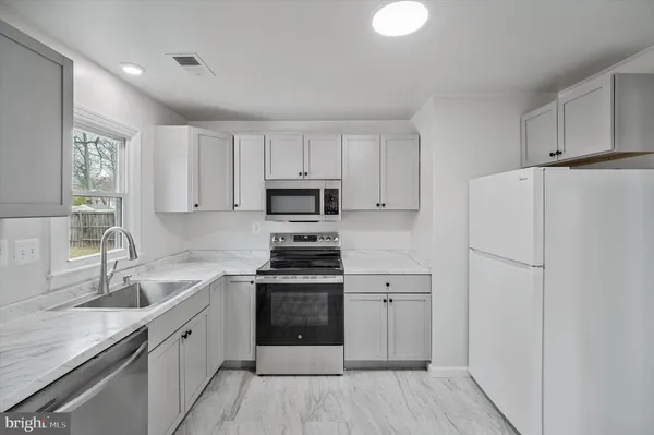 $3,800 | 7120 Beulah Street, Alexandria, VA 22315