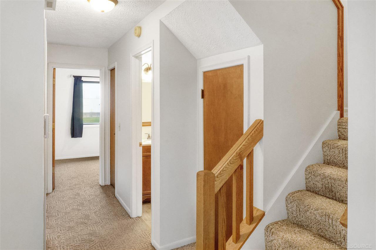 215 East Jolly Road Lansing, MI 48910 - Photo 13 of 38 50070946-12.JPG
