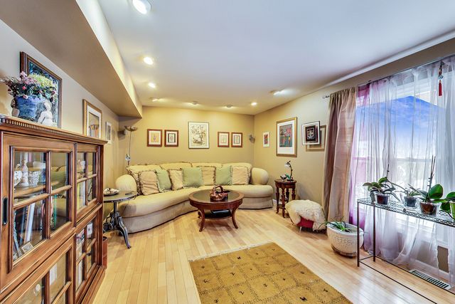 $470,000 | 409 Caren Drive, Buffalo Grove, IL 60089