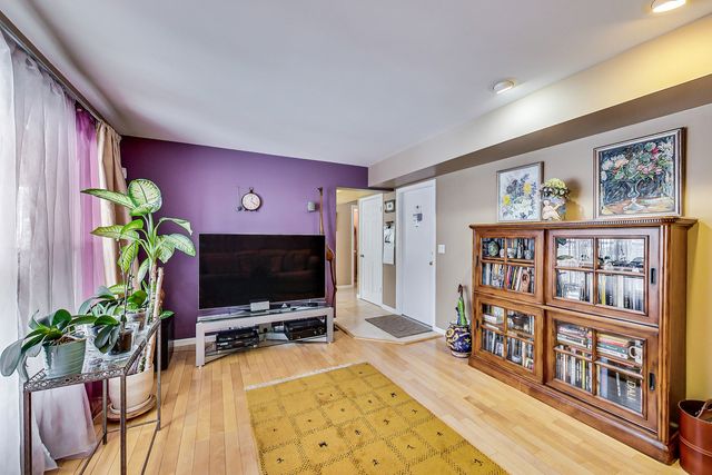 $470,000 | 409 Caren Drive, Buffalo Grove, IL 60089