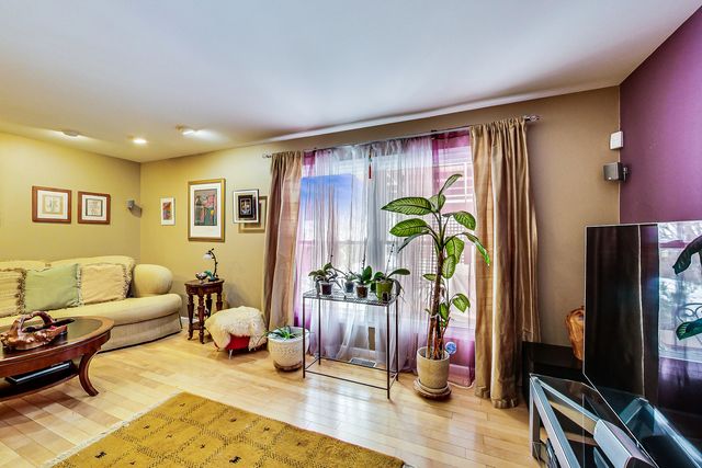 $470,000 | 409 Caren Drive, Buffalo Grove, IL 60089