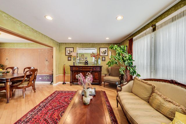 $470,000 | 409 Caren Drive, Buffalo Grove, IL 60089