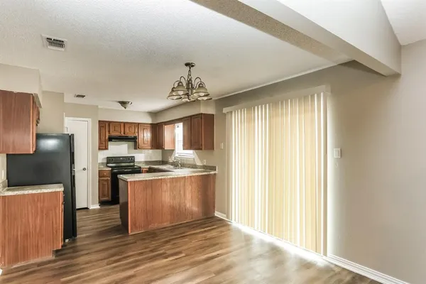 $1,785 | 231 Myrtle Drive, Arlington, TX 76018