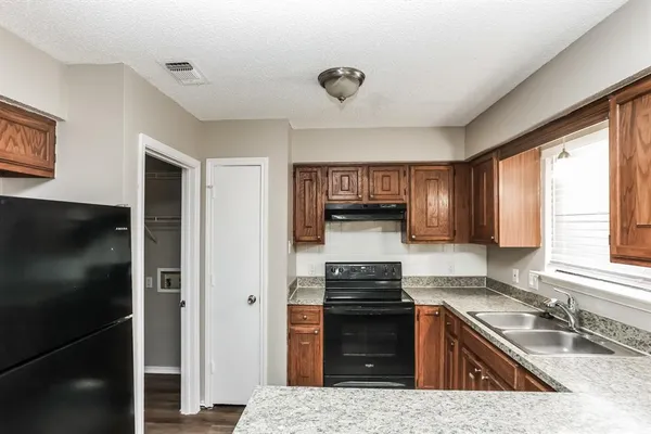 $1,785 | 231 Myrtle Drive, Arlington, TX 76018