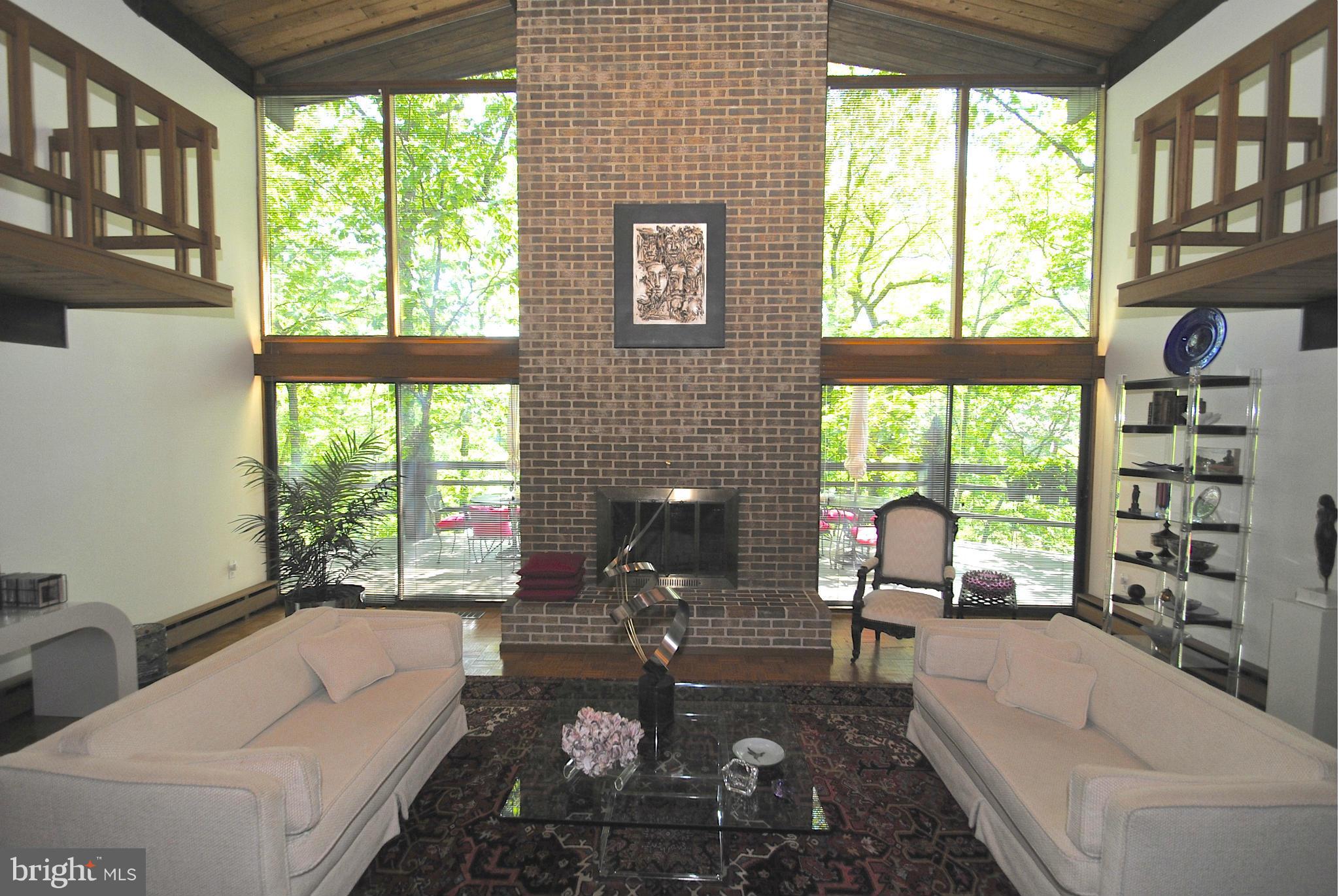 139 Wallace Manor Road Edgewater, MD 21037 - Photo 14 of 30 Spacious great room, exciting detail