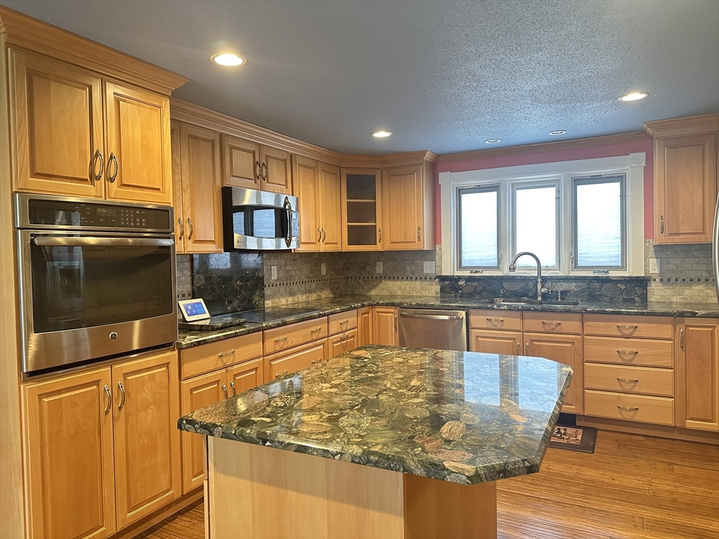 36 Crescent Drive Ludlow, MA 01056 - Photo 4 of 32