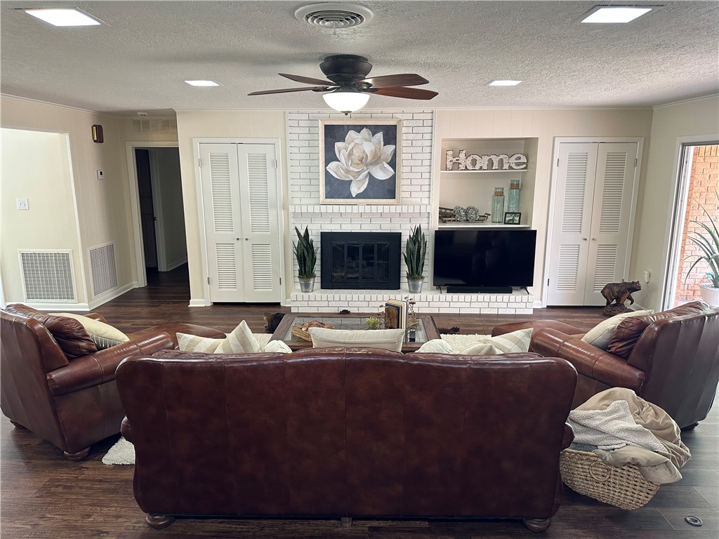 3616 Sweetbriar Drive Bryan, TX 77802 - Photo 8 of 31