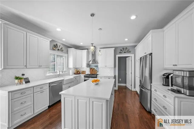 $1,029,000 | 5 Elizabeth Court, Colonia, NJ 07067