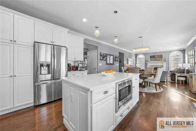 $1,029,000 | 5 Elizabeth Court, Colonia, NJ 07067