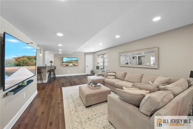 $1,029,000 | 5 Elizabeth Court, Colonia, NJ 07067