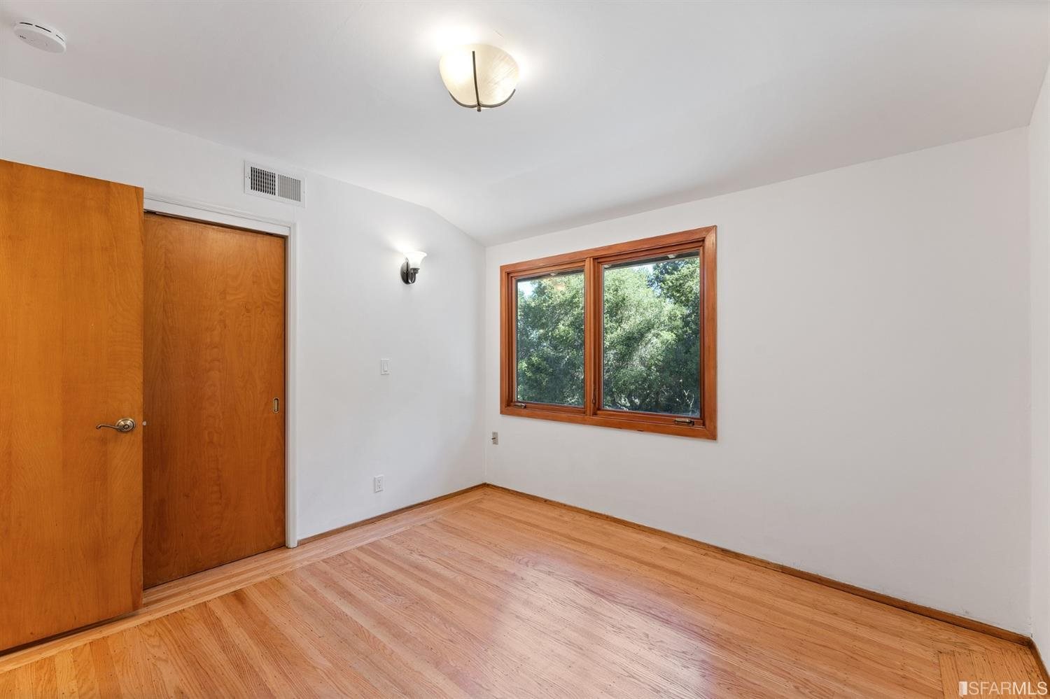 1180 Park Hills Road Berkeley, CA 94708 - Photo 28 of 62 an empty room with wooden floor and windows