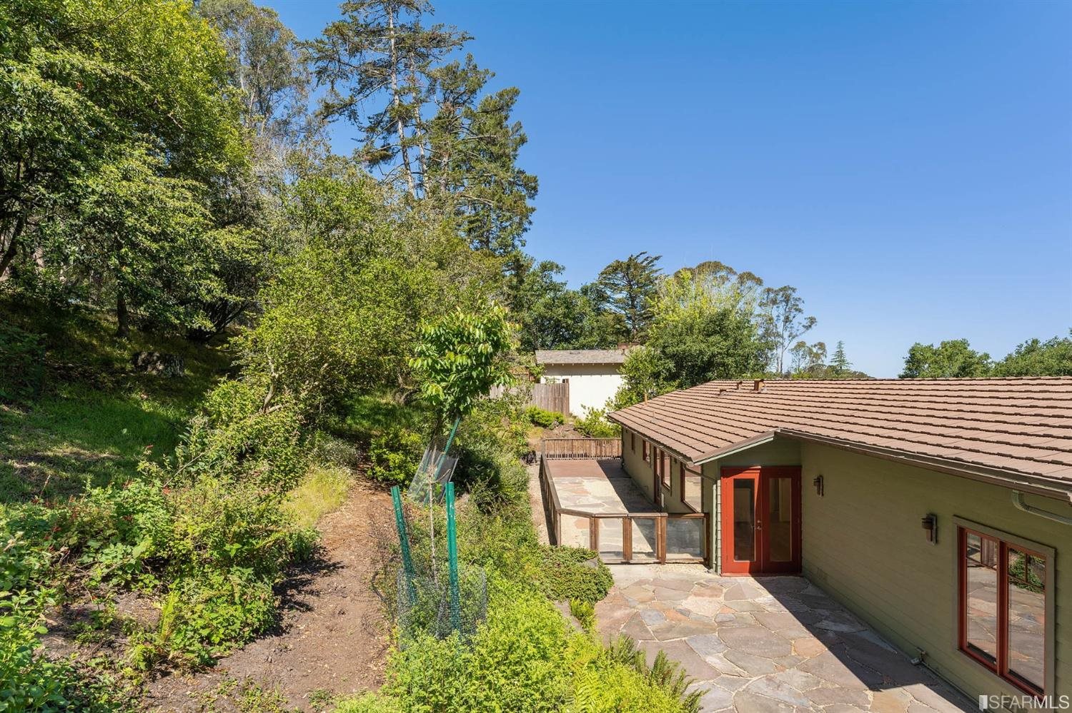 1180 Park Hills Road Berkeley, CA 94708 - Photo 53 of 62 a view of a house with a yard