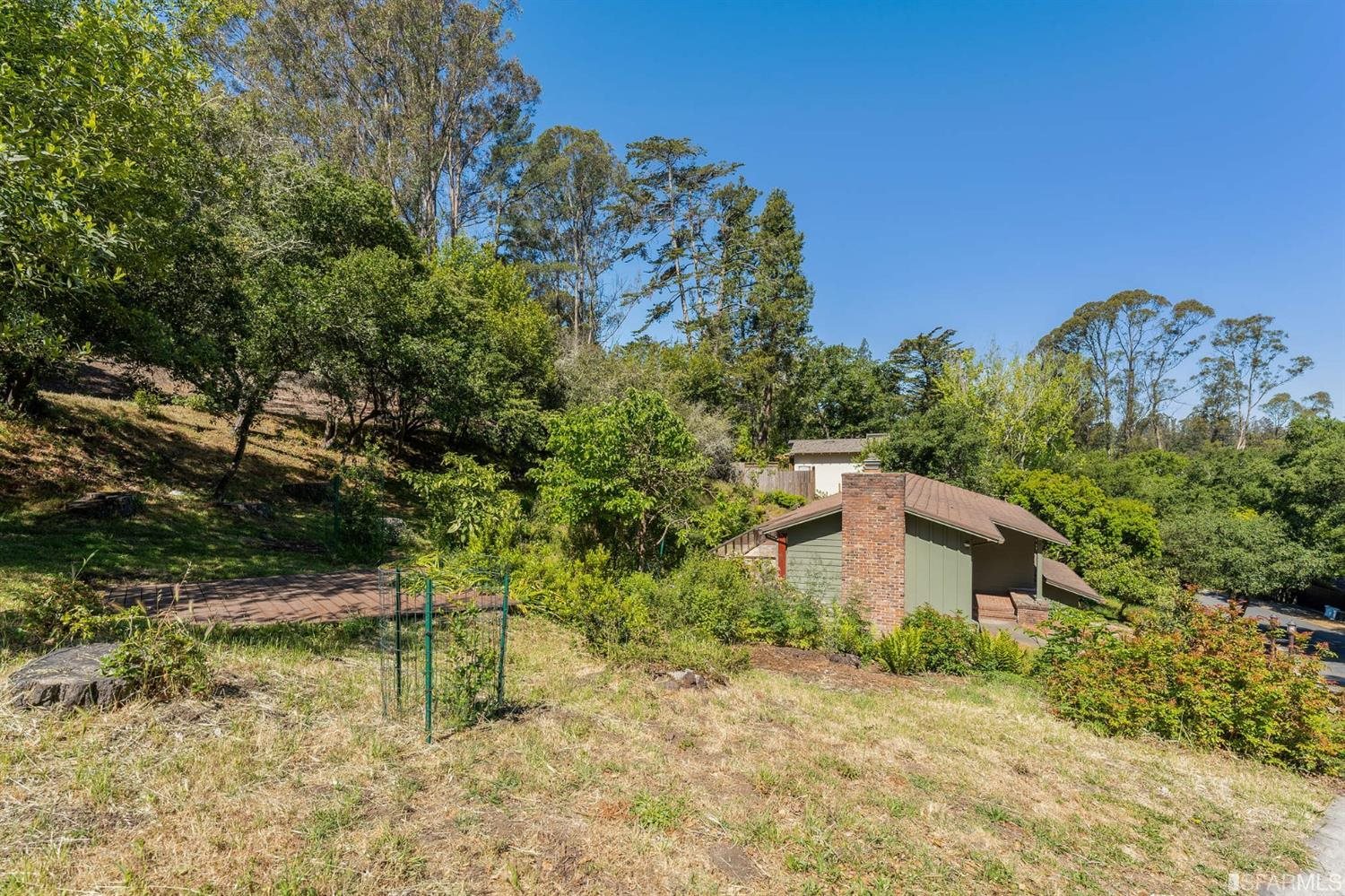 1180 Park Hills Road Berkeley, CA 94708 - Photo 60 of 62 a view of a back yard