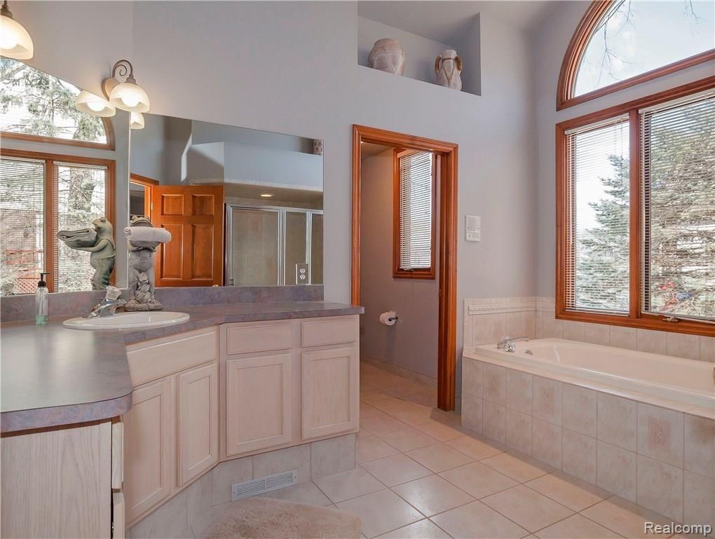 60558 Pennington Way Rochester, MI 48306 - Photo 22 of 50 Master Bathroom