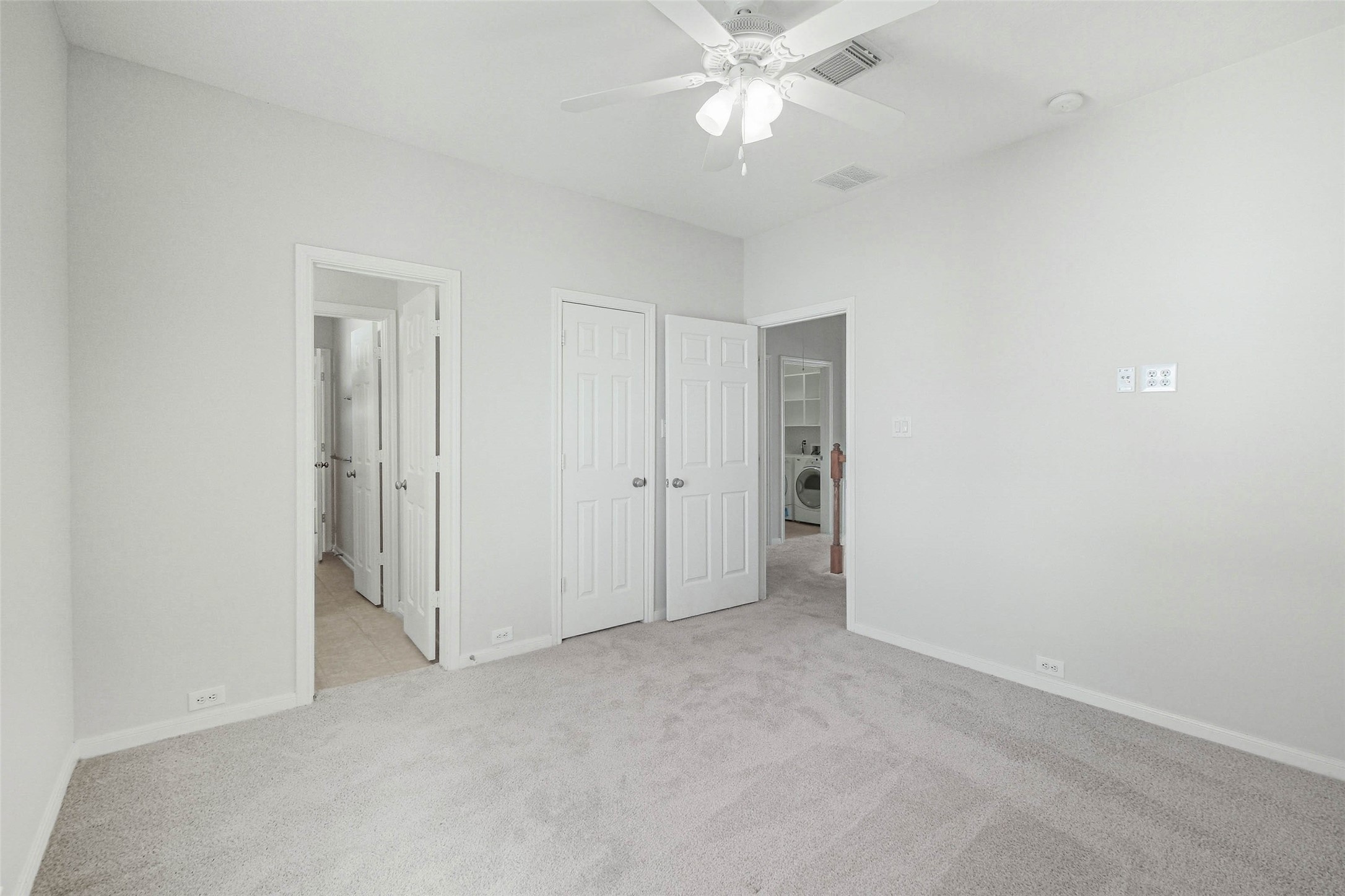 643 East 10th Street Houston, TX 77008 - Photo 13 of 28 a view of an empty room