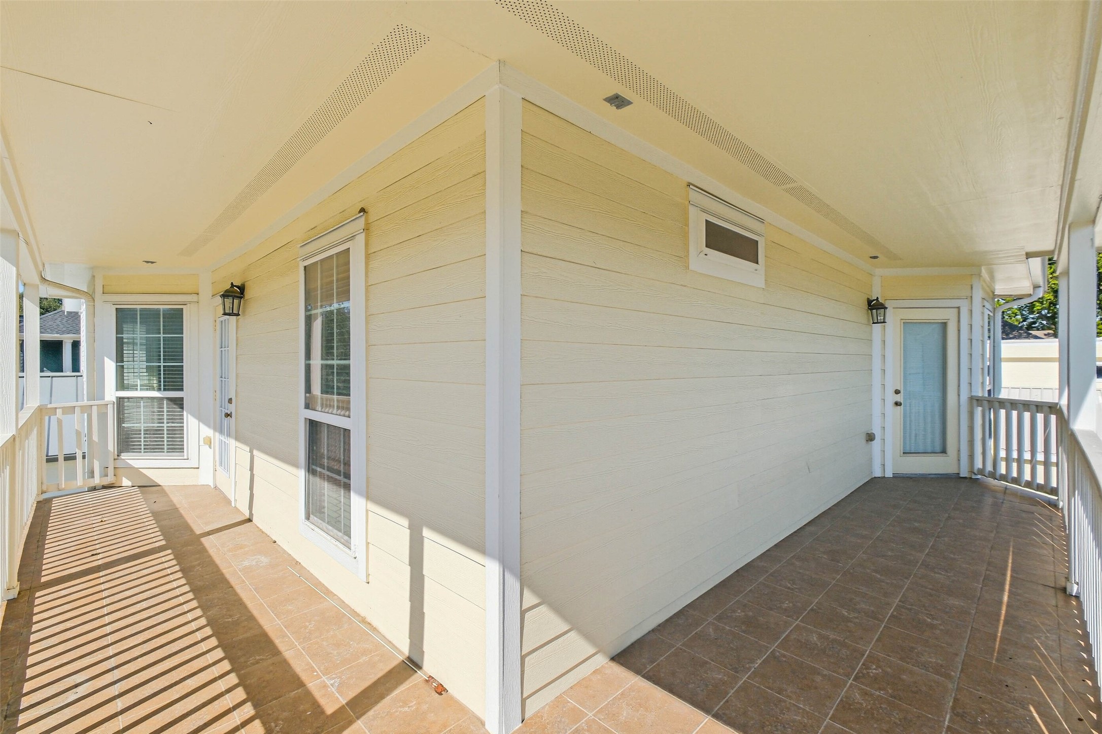 643 East 10th Street Houston, TX 77008 - Photo 14 of 28 a view of a balcony