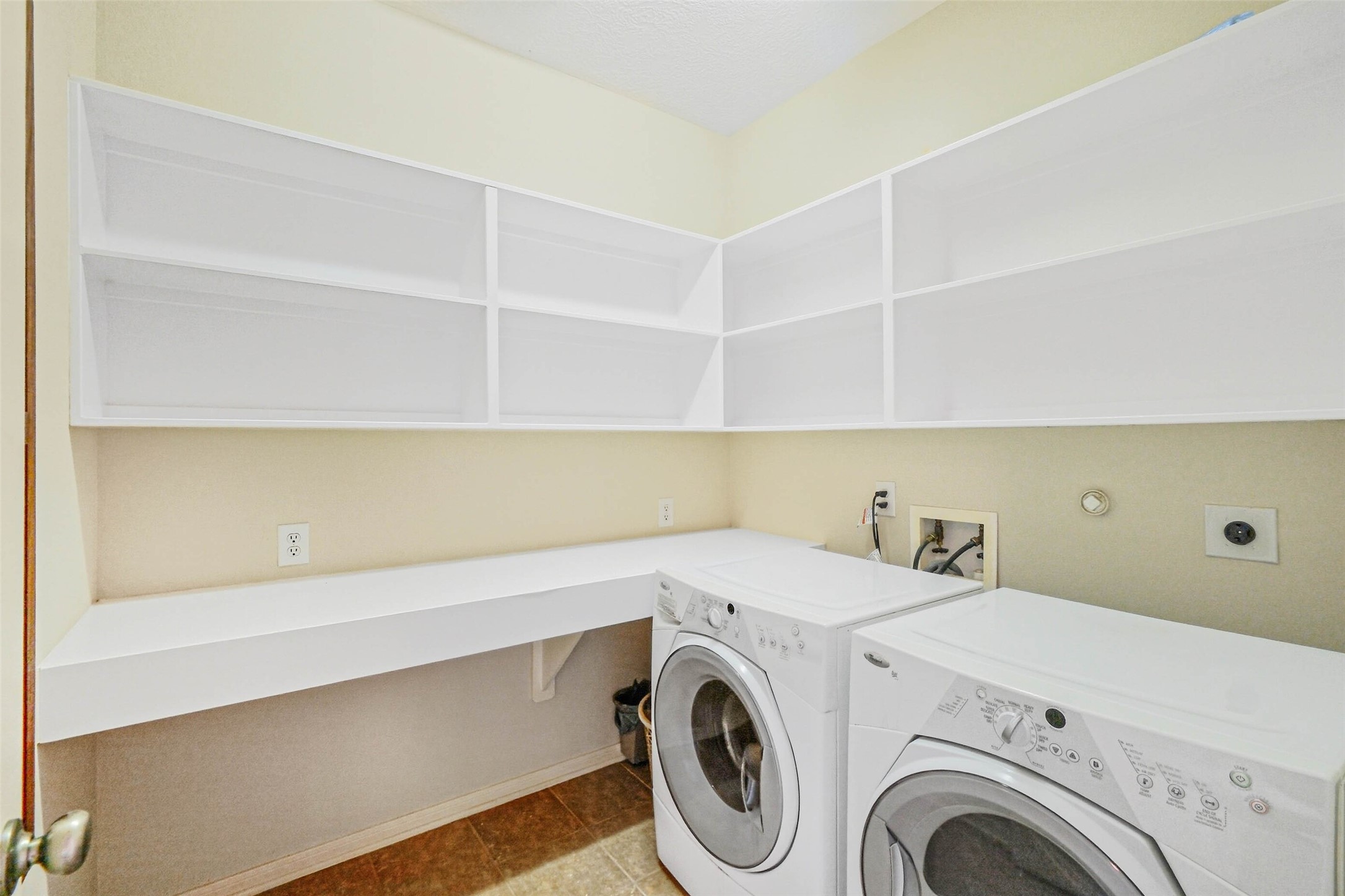 643 East 10th Street Houston, TX 77008 - Photo 15 of 28 a utility room with dryer and washer